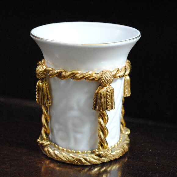 Vintage Stylebuilt Porcelain Bathroom Cup with Cord & Tassel Stand - Picture 2 of 15